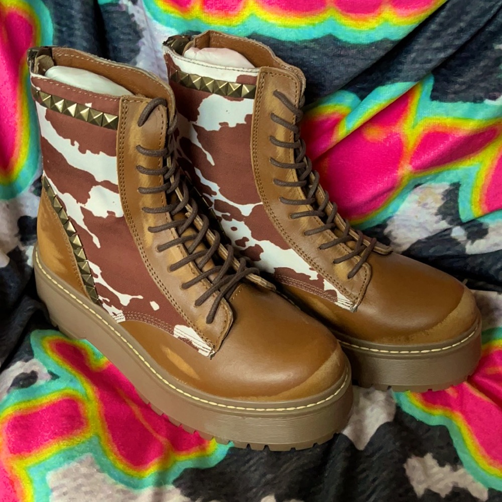 New Steve Madden Avenger Cow Print Boots SZ 8